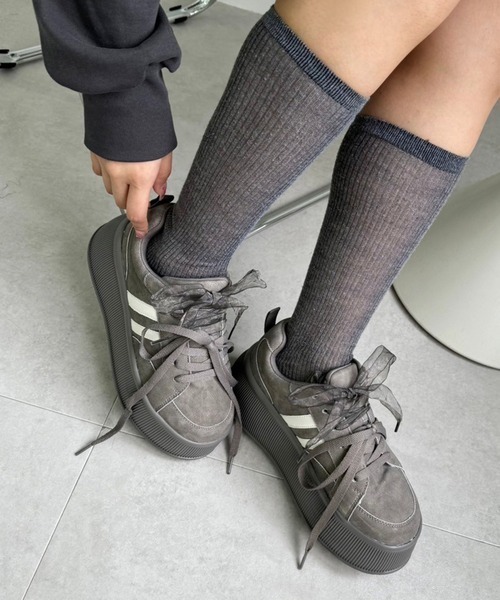 one after another NICE CLAUP（ワンアフターアナザーナイスクラップ）の「オーガンジーリボンカスタムスニーカー（スニーカー・レディース・チャコールグレー/ホワイト・S/M/L）」の8枚目の写真