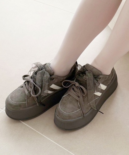 one after another NICE CLAUP（ワンアフターアナザーナイスクラップ）の「オーガンジーリボンカスタムスニーカー（スニーカー・レディース・チャコールグレー/ホワイト・S/M/L）」の10枚目の写真