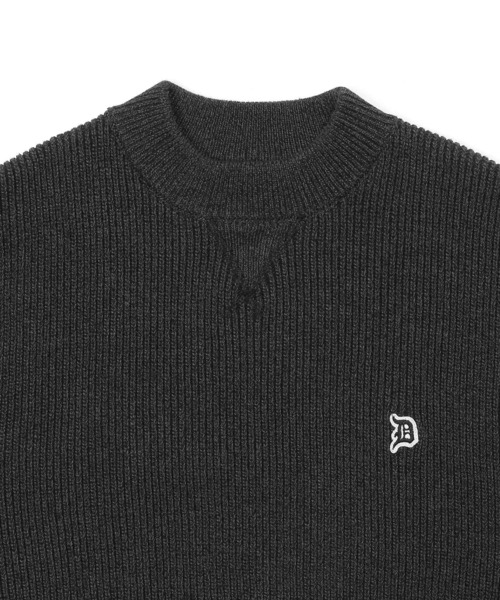 The DUFFER of ST.GEORGE(ザダファーオブセントジョージ)の「WASHABLE MOCK NECK KNIT:自宅で洗える ウォッシャブル ワンポイント モックネックニット(ニット/セーター・メンズ・ネイビー/スミクロ/グレー・LARGE/MEDIUM/SMALL/X-LARGE)」の17枚目の写真