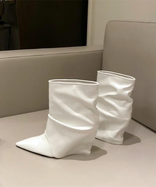 maison de LATIR(メゾンドラティール)の「あたたかい秋冬の主役レイヤードブーツ(ブーツ・レディース・ホワイト/シルバー/ブラック・23.5cm/23cm/24cm/22.5cm/25cm/24.5cm)」の5枚目の写真