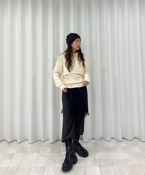 Ameri(アメリ)の「UND BOX SHOULDER CUT TOP(Tシャツ/カットソー・レディース・カーキ/アイボリー/グレー・FREE)」の6枚目の写真