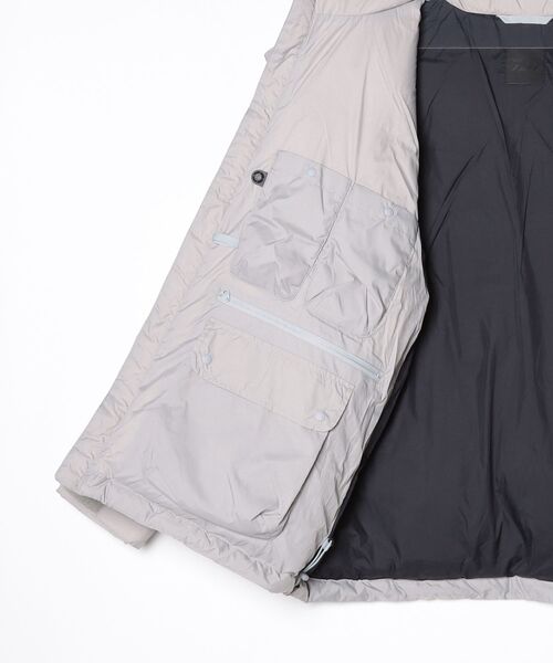 DAIWA PIER39（ダイワピア39）の「TECH ALPINE DOWN PARKA（ブルゾン・メンズ・パープル/ブラック/シルバー・LARGE/SMALL）」の5枚目の写真
