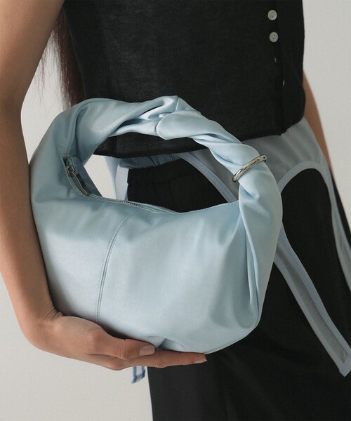 Ray BEAMS(レイビームス)の「サテン ホーボ ーバッグ(トートバッグ・レディース・サックスブルー/ブラック・ONE SIZE)」の1枚目の写真