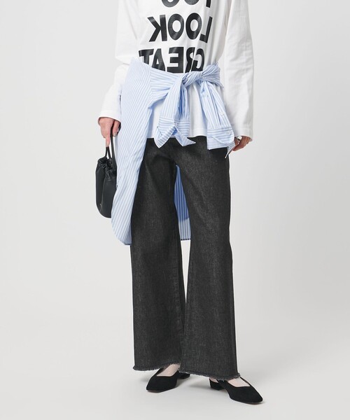 UNITED ARROWS(ユナイテッドアローズ)の「カットオフ デニムパンツ(デニムパンツ・レディース・その他1/ホワイト/ブラック/コバルトブルー・38/36/34)」の2枚目の写真