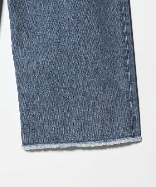 UNITED ARROWS(ユナイテッドアローズ)の「カットオフ デニムパンツ(デニムパンツ・レディース・その他1/ホワイト/ブラック/コバルトブルー・38/36/34)」の6枚目の写真