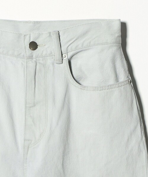 UNITED ARROWS(ユナイテッドアローズ)の「カットオフ デニムパンツ(デニムパンツ・レディース・その他1/ホワイト/ブラック/コバルトブルー・38/36/34)」の22枚目の写真