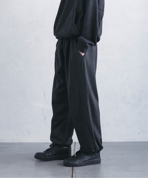 +phenix（プラスフェニックス）の「【WEB・直営店限定】+phenix(プラスフェニックス)FLEECE WIDE PANTS フリースワイドパンツ（その他パンツ・メンズ・チャコール/ブラック・M/XL/L）」の12枚目の写真