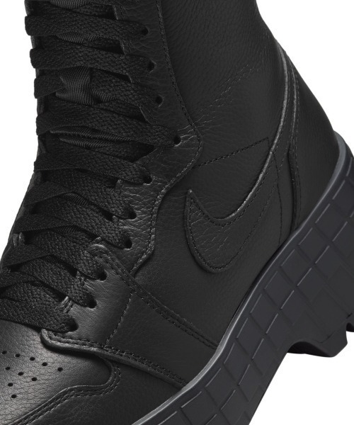 JORDAN BRAND(ジョーダンブランド)の「JORDAN BRAND Air Jordan 1 Brooklyn(ジョーダンブランド ウィメンズ エア ジョーダン 1 ブルックリン)(スニーカー・レディース・ブラック系・23cm/23.5cm/24cm/24.5cm/25cm)」の9枚目の写真