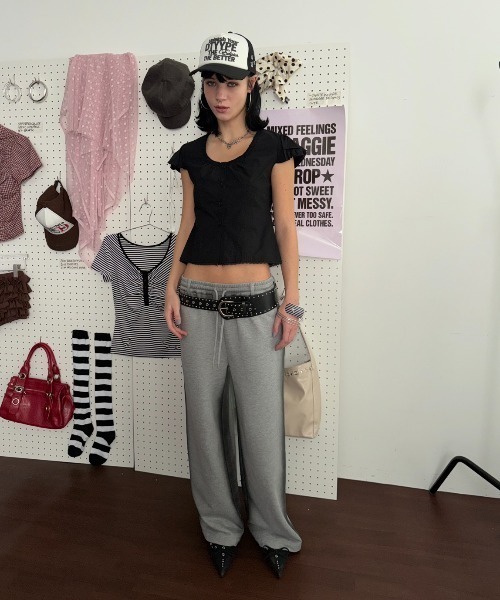 SHAGGIE（シャギー）の「カーヴィーパフスリーブコルセットボタントップス（Tシャツ/カットソー・レディース・ホワイト/ブラック/チャコールグレー・FREE）」の19枚目の写真