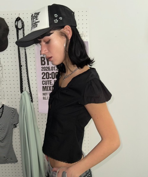 SHAGGIE（シャギー）の「カーヴィーパフスリーブコルセットボタントップス（Tシャツ/カットソー・レディース・ホワイト/ブラック/チャコールグレー・FREE）」の16枚目の写真