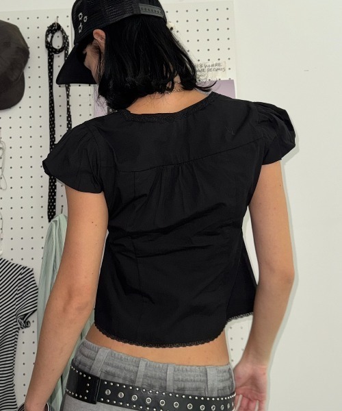 SHAGGIE（シャギー）の「カーヴィーパフスリーブコルセットボタントップス（Tシャツ/カットソー・レディース・ホワイト/ブラック/チャコールグレー・FREE）」の18枚目の写真