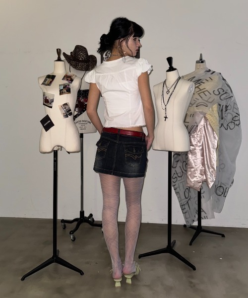 SHAGGIE（シャギー）の「カーヴィーパフスリーブコルセットボタントップス（Tシャツ/カットソー・レディース・ホワイト/ブラック/チャコールグレー・FREE）」の8枚目の写真