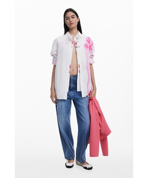 Desigual(デシグアル)の「ビッグフラワープリントオーバーシャツ白(シャツ/ブラウス・レディース・ホワイト・S/L/XL/XS/M)」の4枚目の写真