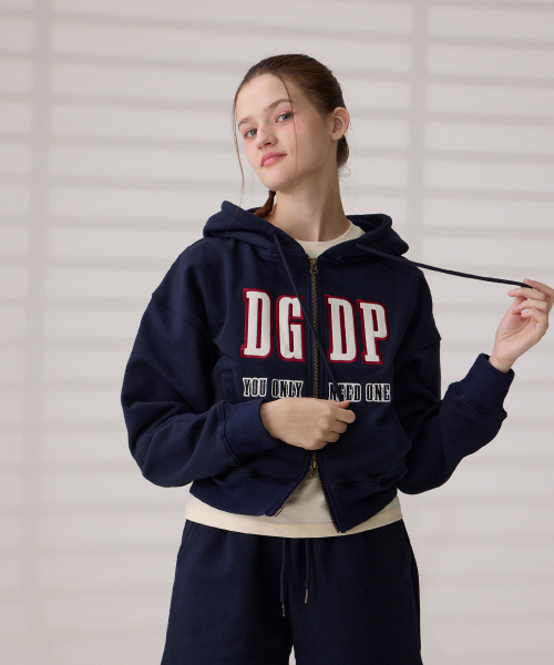 DANGLEDROP(ダングルドロップ)の「DGDPアップリケクロップフード集業ネイビー(パーカー・レディース・その他・S/M)」の4枚目の写真