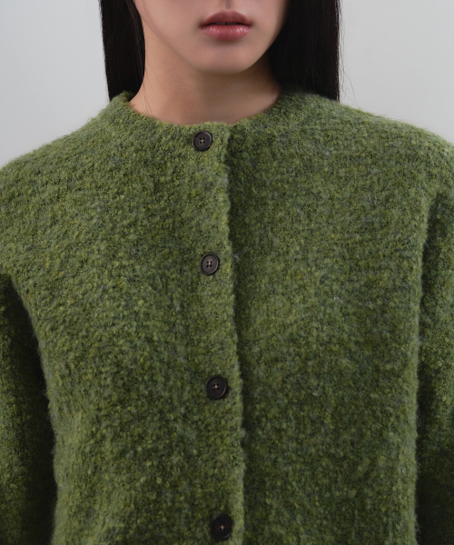 MUSINSA STANDARD WOMAN（ムシンサスタンダードウーマン）の「ウィメンズブークルラウンドネックカーディガン[オリーブ]（カーディガン/ボレロ・レディース・その他・MEDIUM/SMALL/LARGE/X-SMALL）」の4枚目の写真