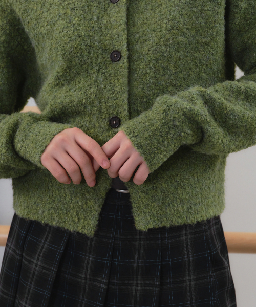 MUSINSA STANDARD WOMAN（ムシンサスタンダードウーマン）の「ウィメンズブークルラウンドネックカーディガン[オリーブ]（カーディガン/ボレロ・レディース・その他・MEDIUM/SMALL/LARGE/X-SMALL）」の5枚目の写真