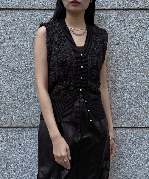 &g'aime(アンジェム)の「【&g'aime 】ツイードライクラメニットベスト Tweed Style Lame Knit Vest(ベスト・レディース・ブラック/チャコールグレー/グレイッシュベージュ・FREE)」の4枚目の写真