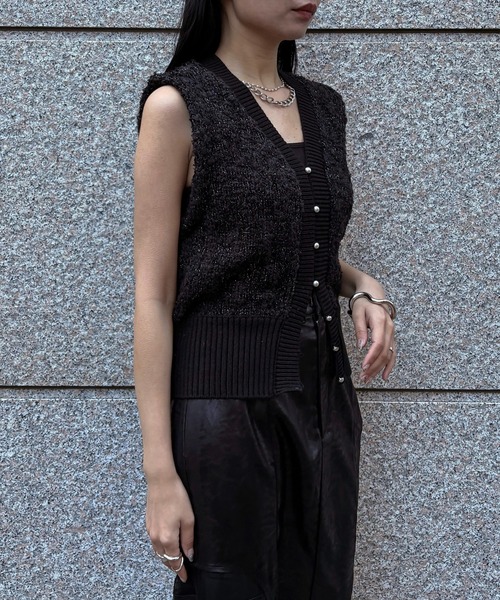 &g'aime(アンジェム)の「【&g'aime 】ツイードライクラメニットベスト Tweed Style Lame Knit Vest(ベスト・レディース・ブラック/チャコールグレー/グレイッシュベージュ・FREE)」の8枚目の写真