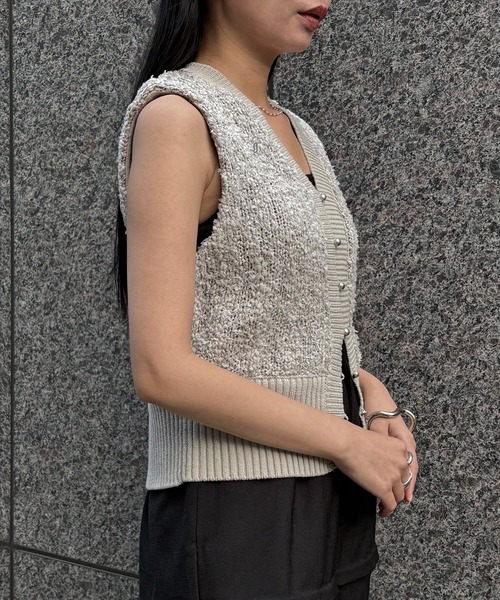 &g'aime(アンジェム)の「【&g'aime 】ツイードライクラメニットベスト Tweed Style Lame Knit Vest(ベスト・レディース・ブラック/チャコールグレー/グレイッシュベージュ・FREE)」の22枚目の写真