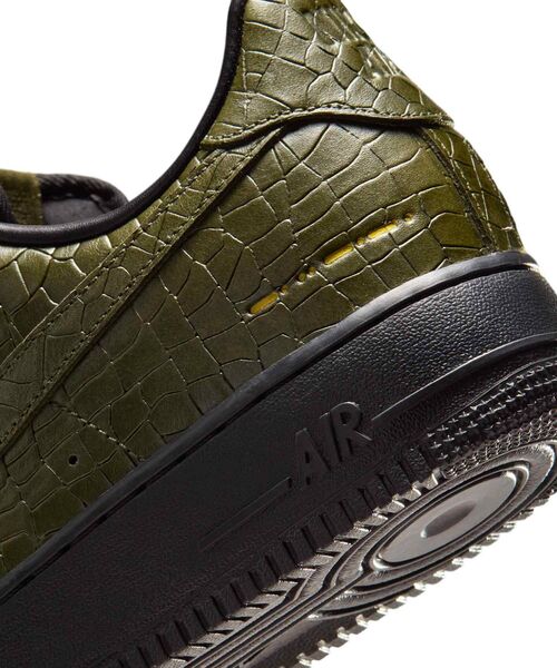 NIKE(ナイキ)の「ナイキ エア フォース 1 '07 プレミアム メンズシューズ / Nike Air Force 1 '07 Premium Men's Shoes IQ3370-325 Cargo Khaki(スニーカー・メンズ・カーキオリーブ・24.5/24/30/29.5/29/28.5/28/27.5/27/26.5/26/25.5/25)」の11枚目の写真