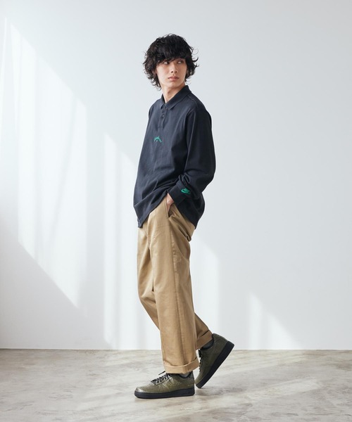 NIKE(ナイキ)の「ナイキ エア フォース 1 '07 プレミアム メンズシューズ / Nike Air Force 1 '07 Premium Men's Shoes IQ3370-325 Cargo Khaki(スニーカー・メンズ・カーキオリーブ・24.5/24/30/29.5/29/28.5/28/27.5/27/26.5/26/25.5/25)」の2枚目の写真