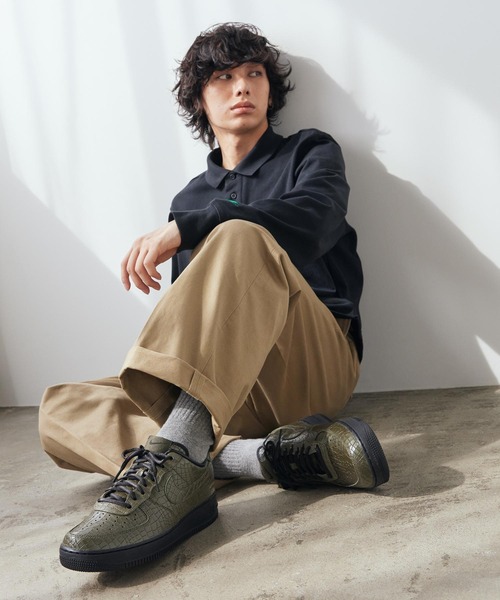 NIKE(ナイキ)の「ナイキ エア フォース 1 '07 プレミアム メンズシューズ / Nike Air Force 1 '07 Premium Men's Shoes IQ3370-325 Cargo Khaki(スニーカー・メンズ・カーキオリーブ・24.5/24/30/29.5/29/28.5/28/27.5/27/26.5/26/25.5/25)」の3枚目の写真