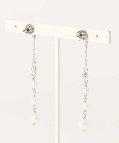 LANVIN en Bleu（ランバンオンブルー）の「淡水パール ピアス（ピアス（両耳用）・レディース・ホワイト・ONE SIZE）」の2枚目の写真