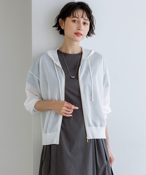 美品【23区】シャイニーシアー ニット パーカー（White） シャイニーシアーニット ジップアップ パーカー（パーカー）｜23区 L