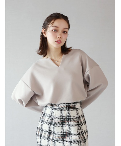 fifth(フィフス)の「ダンボールキーネックトップス(Tシャツ/カットソー・レディース・グレイッシュベージュ/ブラック/ブルー系その他5・M)」の1枚目の写真