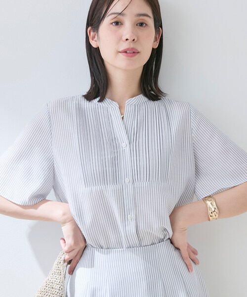 INDIVI(インディヴィ)の「【接触冷感/洗える】シアーシャンブレーピンタックブラウス(シャツ/ブラウス・レディース・ネイビー系3/ブラウン系その他4/ライトグレー系3/ネイビー系2/ホワイト系3・40/38/36/05/12/13/15 /19)」の2枚目の写真