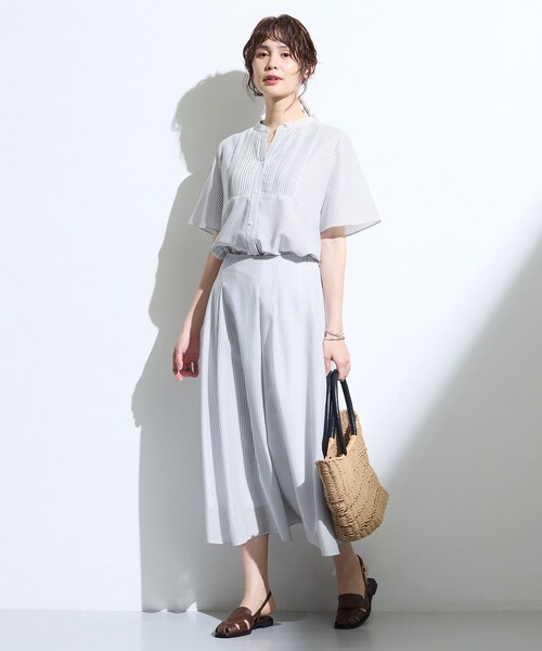 INDIVI(インディヴィ)の「【接触冷感/洗える】シアーシャンブレーピンタックブラウス(シャツ/ブラウス・レディース・ネイビー系3/ブラウン系その他4/ライトグレー系3/ネイビー系2/ホワイト系3・40/38/36/05/12/13/15 /19)」の11枚目の写真
