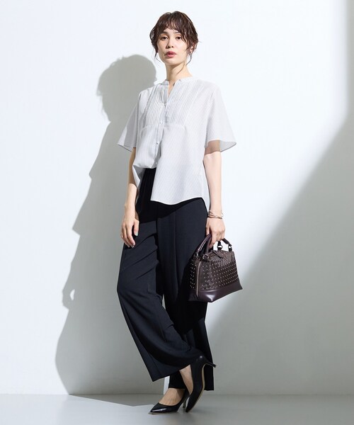 INDIVI(インディヴィ)の「【接触冷感/洗える】シアーシャンブレーピンタックブラウス(シャツ/ブラウス・レディース・ネイビー系3/ブラウン系その他4/ライトグレー系3/ネイビー系2/ホワイト系3・40/38/36/05/12/13/15 /19)」の12枚目の写真