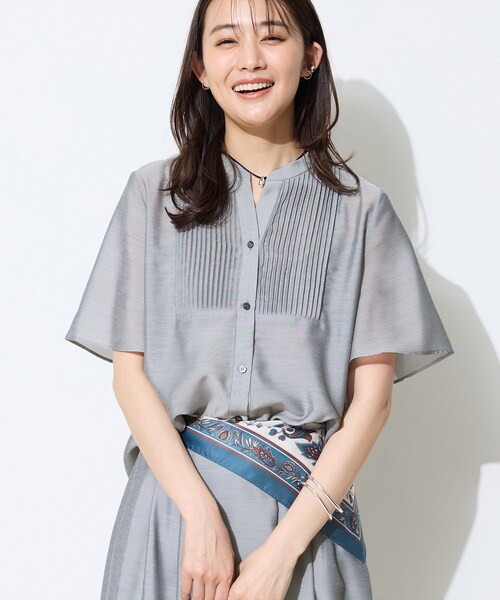 INDIVI(インディヴィ)の「【接触冷感/洗える】シアーシャンブレーピンタックブラウス(シャツ/ブラウス・レディース・ネイビー系3/ブラウン系その他4/ライトグレー系3/ネイビー系2/ホワイト系3・40/38/36/05/12/13/15 /19)」の22枚目の写真
