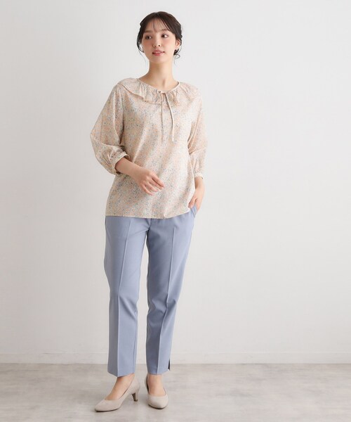 LAURA ASHLEY(ローラアシュレイ)の「【7分袖/洗える/同柄アイテムあり】ハービー フィールド柄 ブラウス(シャツ/ブラウス・レディース・ブルー系5/ライトオレンジ系1・40/38)」の4枚目の写真