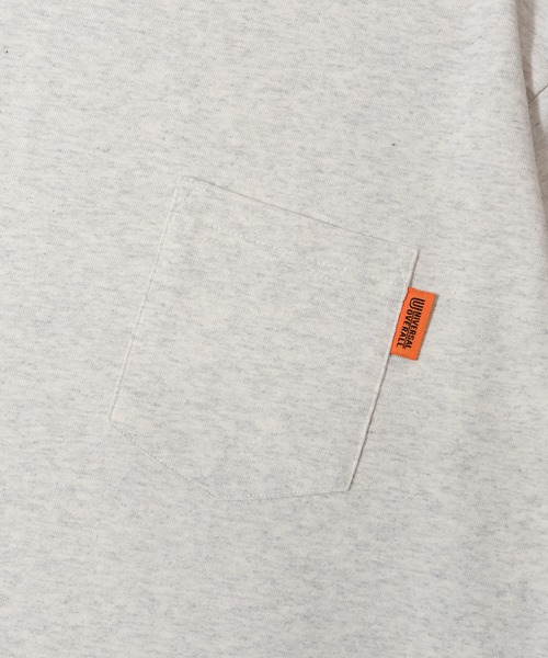 UNIVERSAL OVERALL(ユニバーサルオーバーオール)の「UNIVERSAL OVERALL Back Logo L/S TEE(Tシャツ/カットソー・メンズ・オートミール/ブラック・M/XL/L)」の8枚目の写真