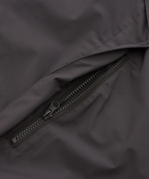 improves(インプローブス)の「マットポリ スタンドジップパーカー(マウンテンパーカー・メンズ・ブラック・MEDIUM/LARGE)」の15枚目の写真