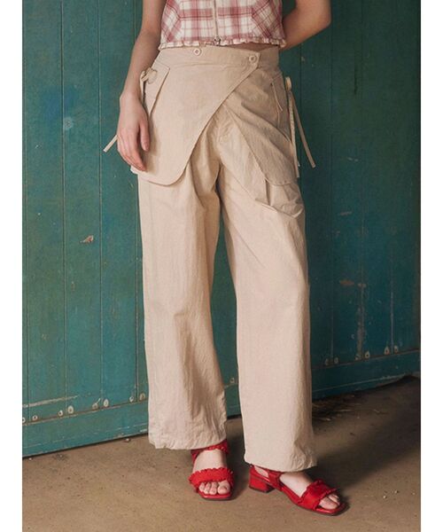 CALNAMUR(カルナムール)の「ビッグポケットベルトセットパンツ(その他パンツ・レディース・ベージュ/カーキ・SMALL/MEDIUM)」の2枚目の写真