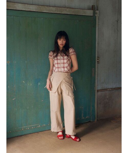 CALNAMUR(カルナムール)の「ビッグポケットベルトセットパンツ(その他パンツ・レディース・ベージュ/カーキ・SMALL/MEDIUM)」の3枚目の写真