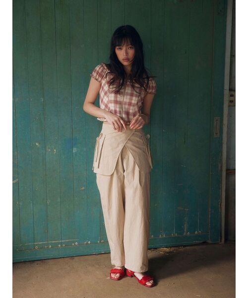 CALNAMUR(カルナムール)の「ビッグポケットベルトセットパンツ(その他パンツ・レディース・ベージュ/カーキ・SMALL/MEDIUM)」の4枚目の写真