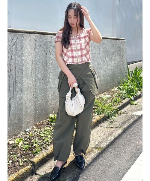 CALNAMUR(カルナムール)の「ビッグポケットベルトセットパンツ(その他パンツ・レディース・ベージュ/カーキ・SMALL/MEDIUM)」の16枚目の写真