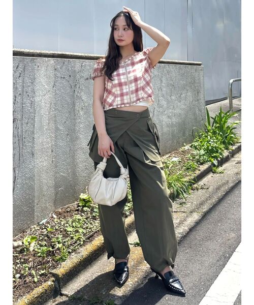 CALNAMUR(カルナムール)の「ビッグポケットベルトセットパンツ(その他パンツ・レディース・ベージュ/カーキ・SMALL/MEDIUM)」の18枚目の写真