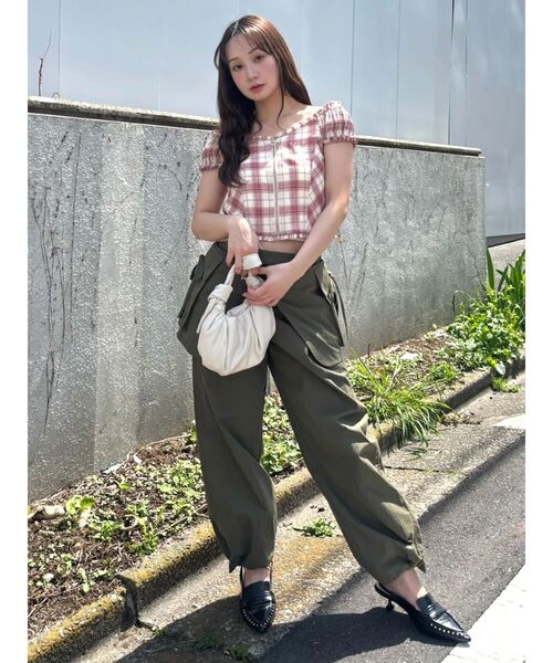 CALNAMUR(カルナムール)の「ビッグポケットベルトセットパンツ(その他パンツ・レディース・ベージュ/カーキ・SMALL/MEDIUM)」の19枚目の写真