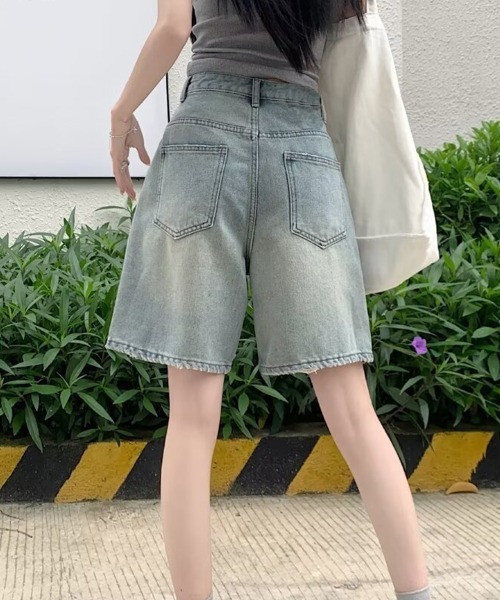 mielu(ミエル)の「ハイウエストデニムハーフパンツ 春夏《5分丈/ショート/レディース/ワイド/ウォッシュ加工》(デニムパンツ・レディース・ブルー/ライトブルー・MEDIUM/LARGE)」の3枚目の写真