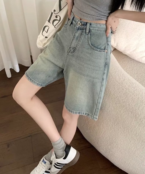 mielu(ミエル)の「ハイウエストデニムハーフパンツ 春夏《5分丈/ショート/レディース/ワイド/ウォッシュ加工》(デニムパンツ・レディース・ブルー/ライトブルー・MEDIUM/LARGE)」の4枚目の写真