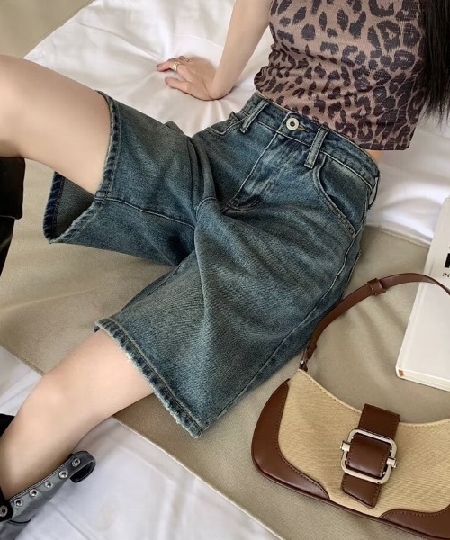 mielu(ミエル)の「ハイウエストデニムハーフパンツ 春夏《5分丈/ショート/レディース/ワイド/ウォッシュ加工》(デニムパンツ・レディース・ブルー/ライトブルー・MEDIUM/LARGE)」の10枚目の写真