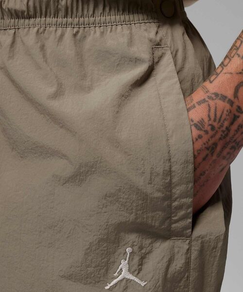 JORDAN BRAND(ジョーダンブランド)の「ジョーダン ブルックリン メンズ フェスティバル パンツ / Jordan Brooklyn Men's Festival Pants IF1951-247 Khaki(その他パンツ・メンズ・カーキ・XL/S/M/L/2XL)」の3枚目の写真