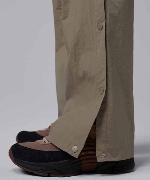 JORDAN BRAND(ジョーダンブランド)の「ジョーダン ブルックリン メンズ フェスティバル パンツ / Jordan Brooklyn Men's Festival Pants IF1951-247 Khaki(その他パンツ・メンズ・カーキ・XL/S/M/L/2XL)」の4枚目の写真