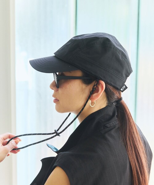 KiU（キウ）の「KiU×FREAK'S STORE/キウ×フリークスストア 別注 遮熱 撥水キャップ UV95カット（キャップ・メンズ・ベージュ/ブラック・ONE SIZE）」の4枚目の写真