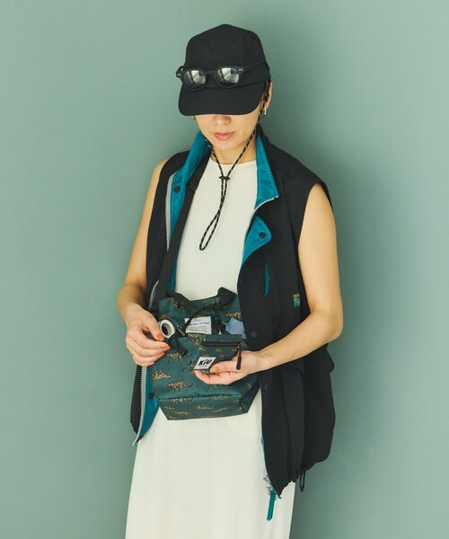 KiU（キウ）の「KiU×FREAK'S STORE/キウ×フリークスストア 別注 遮熱 撥水キャップ UV95カット（キャップ・メンズ・ベージュ/ブラック・ONE SIZE）」の5枚目の写真