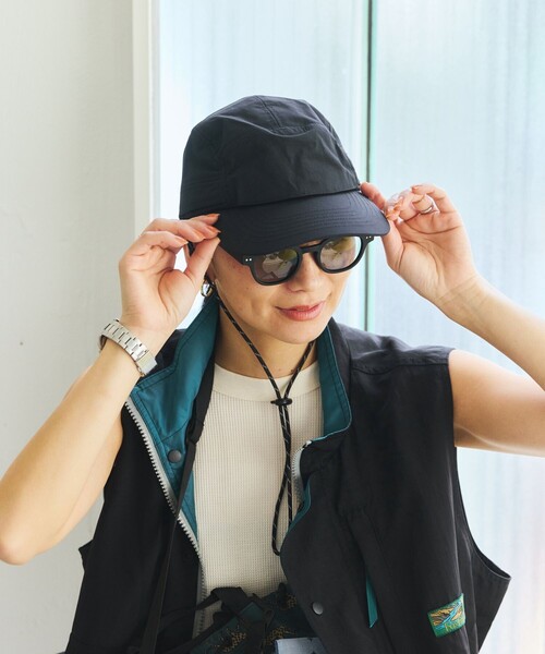 KiU（キウ）の「KiU×FREAK'S STORE/キウ×フリークスストア 別注 遮熱 撥水キャップ UV95カット（キャップ・メンズ・ベージュ/ブラック・ONE SIZE）」の19枚目の写真